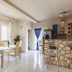 Stunning In With Wifi بيت للعطل